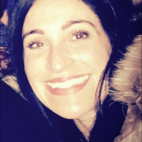 Meet your Posher, Clia - Picture 1 of 1